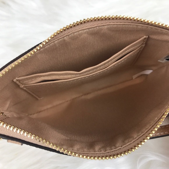 COACH NWT Blushed Nude Corner Zip Wristlet - Picture 4 of 8